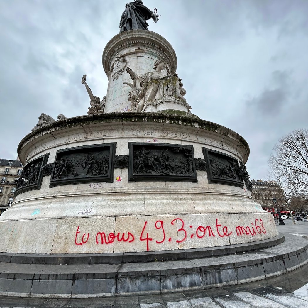 Monument à la République 3